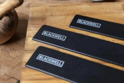 Blackwell Mesbeschermer - Universeel - Zwart - Voor Messen Met Een Lemmet Tot 26 Cm -Kookwaren Verkoop 11 Blackwell Messenbeschermers sfeer 2 1