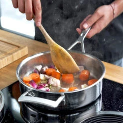 Demeyere Hapjespan Industry 5 - ø 24 Cm / 2.8 Liter + Deksel 13 Demeyere Hapjespan Industry 5 - ø 24 Cm / 2.8 Liter + Deksel -Kookwaren Verkoop 40850 681 0 Product In Use OS 750x750 1 1