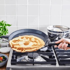 GreenPan Pannenkoekenpan Essentials - Zwart - ø 28 Cm - Keramische Anti-aanbaklaag 8 GreenPan Pannenkoekenpan Essentials - Zwart - ø 28 Cm - Keramische Anti-aanbaklaag -Kookwaren Verkoop 667b28b228ec1bc1005fc3d1a08875dcfcdbfa72 GP ESS BA Bd Pancakepan Large NS Lifestyle a