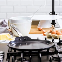 GreenPan Pannenkoekenpan Copenhagen - Zwart - ø 28 Cm - Keramische Anti-aanbaklaag -Kookwaren Verkoop 7f25fdc89fa44bbd4040a8ad18023cc6a9184474 2 Cop PancakeP 28cm CC003112 001 ProduLife5B15D