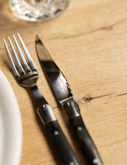 Jay Hill Bestekset Laguiole - Zwart - 16-delig / 4 Personen 13 Jay Hill Bestekset Laguiole - Zwart - 16-delig / 4 Personen -Kookwaren Verkoop AR7A5843 1