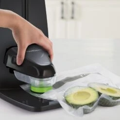 FoodSaver Fresh Hersluitbare Vacumeerzakken 950 Ml - 26 Stuks 8 FoodSaver Fresh Hersluitbare Vacumeerzakken 950 Ml - 26 Stuks -Kookwaren Verkoop FFS010LifestyleZipperBags2 5d0cdb8a765229.91958844