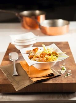 Maxwell & Williams Soepkom Motion 19 X 19 Cm / 500 Ml 8 Maxwell & Williams Soepkom Motion 19 X 19 Cm / 500 Ml -Kookwaren Verkoop Motion sfeer5 1