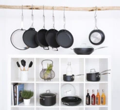 Le Creuset Steelpan - 2 Schenktuiten - Les Forgées TNS - ø 16 Cm / 1.6 Liter - Standaard Anti-aanbaklaag 7 Le Creuset Steelpan - 2 Schenktuiten - Les Forgées TNS - ø 16 Cm / 1.6 Liter - Standaard Anti-aanbaklaag -Kookwaren Verkoop le creuset lesforgees collectie