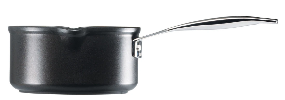 Le Creuset Steelpan - 2 Schenktuiten - Les Forgées TNS - ø 16 Cm / 1.6 Liter - Standaard Anti-aanbaklaag 3 Le Creuset Steelpan - 2 Schenktuiten - Les Forgées TNS - ø 16 Cm / 1.6 Liter - Standaard Anti-aanbaklaag